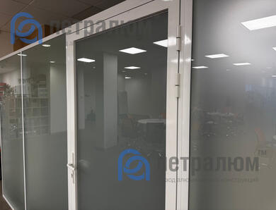 Офисная перегородка Status Light и дверь InBox на Большом проспекте В.О., 68